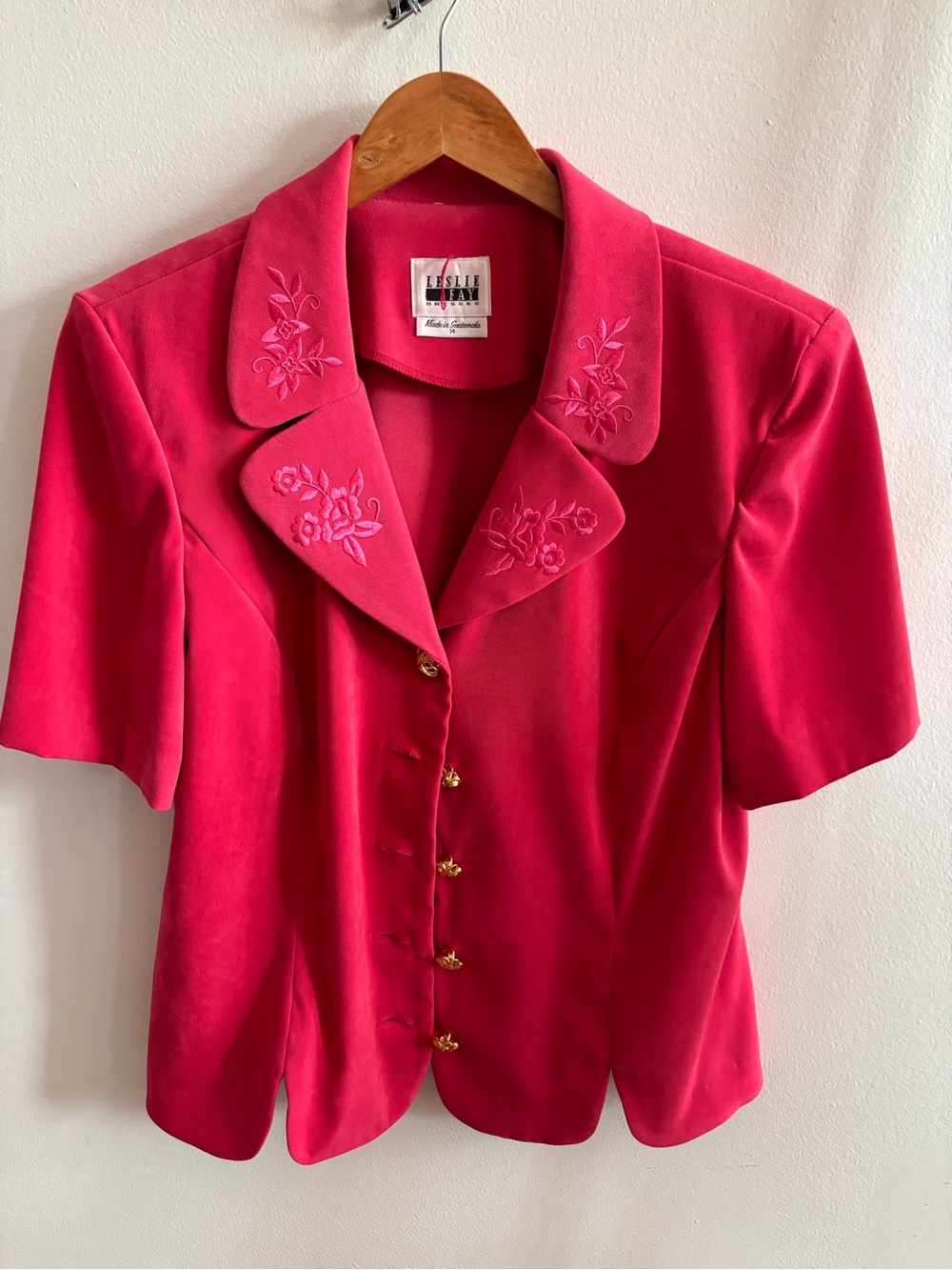 Vintage Leslie Fay Floral Embroidered Hot Pink Blouse Jacket Size 14 Gold Button